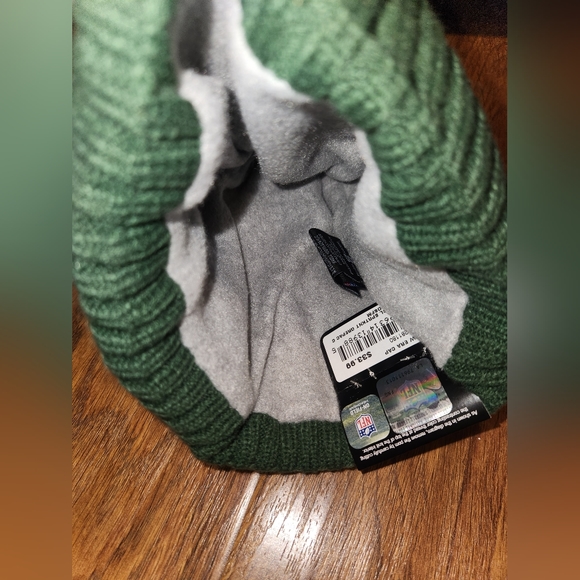 Green Bay Packers NFL New Era 2022 Sideline Official Knit Beanie Pom Hat - Picture 2 of 4